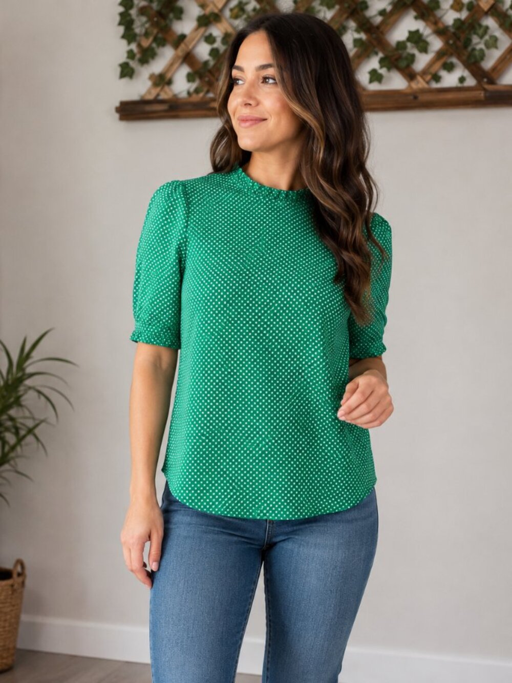 Adrianna Papell Moss Crepe Green Polka Dot Ruffle Neck Blouse Sz M